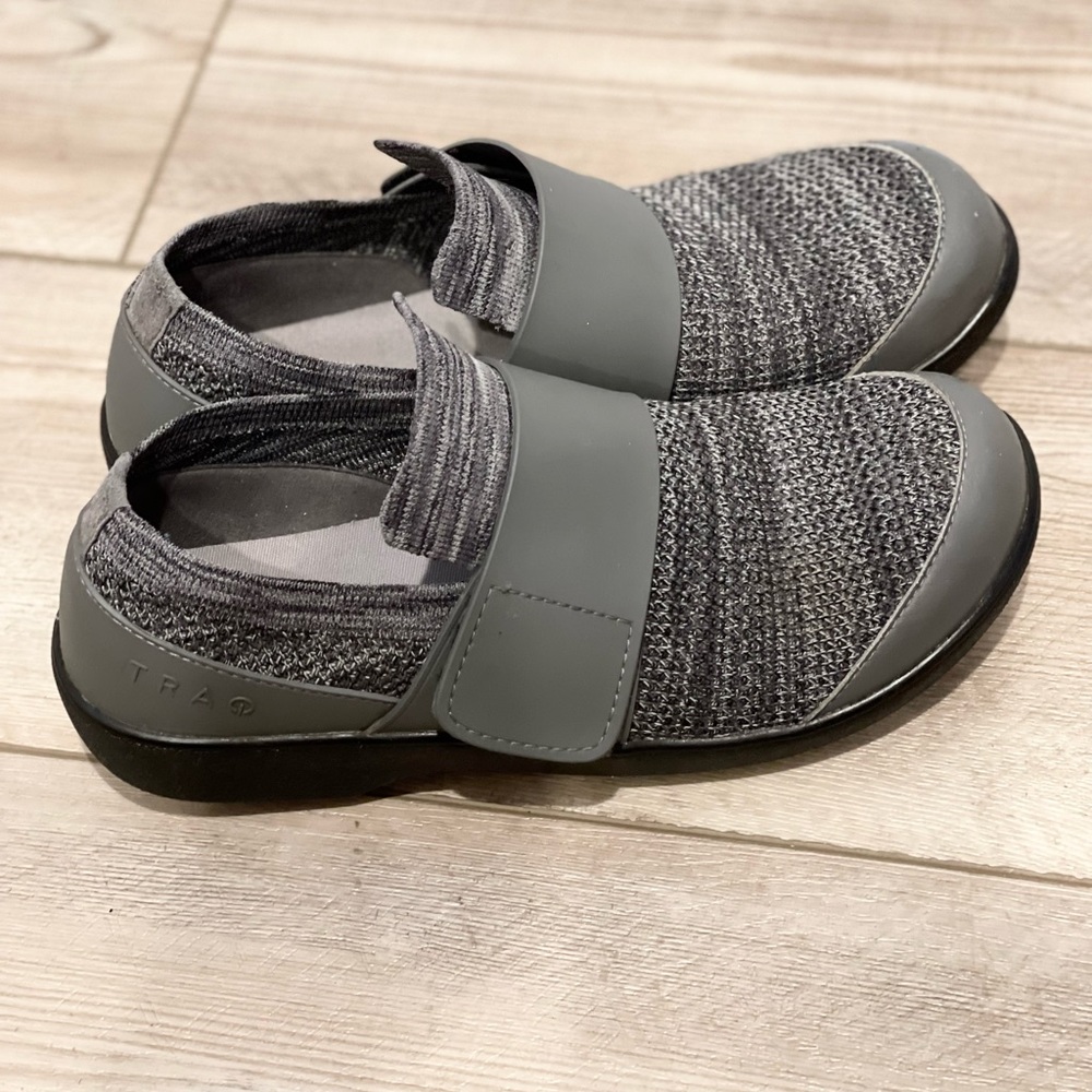 Alegria Grey Adjustable Closure size 38 Like New